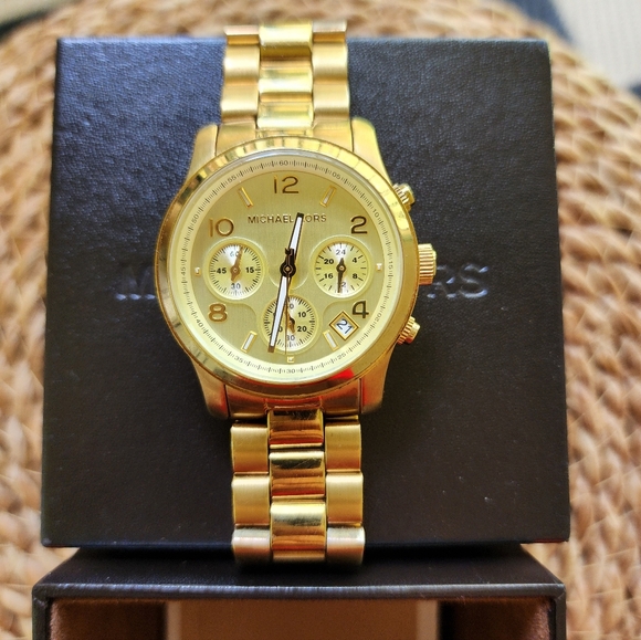 Michael Kors Runway Gold Tone Chronographic Watch - Picture 4 of 10